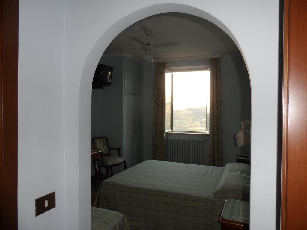 Albergo Lucia Pagnanelli Castel Gandolfo Camera foto